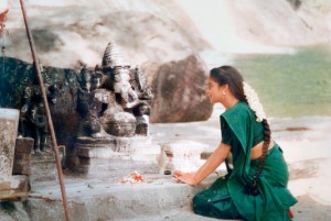 4815874_6_82a6_roja-realise-par-mani-ratnam-en-1992-est_5c038dd33b6ee768f07557f1fbae67df-300x201