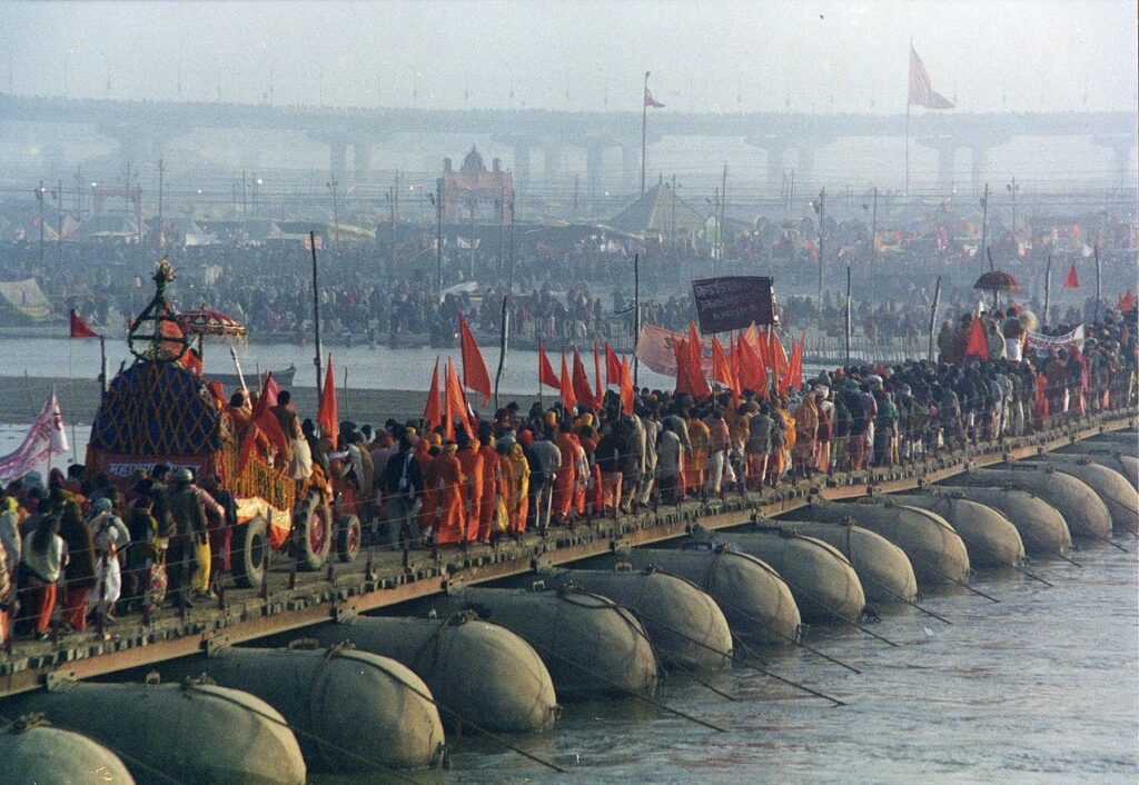 bridge-kumbh-mela-earthen